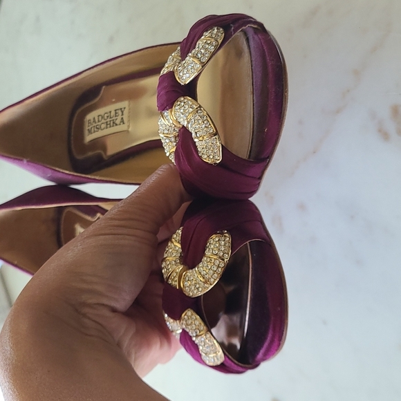 Badgley Mischka Jamaica Wine Satin Peep Toe Heels - Picture 7 of 9